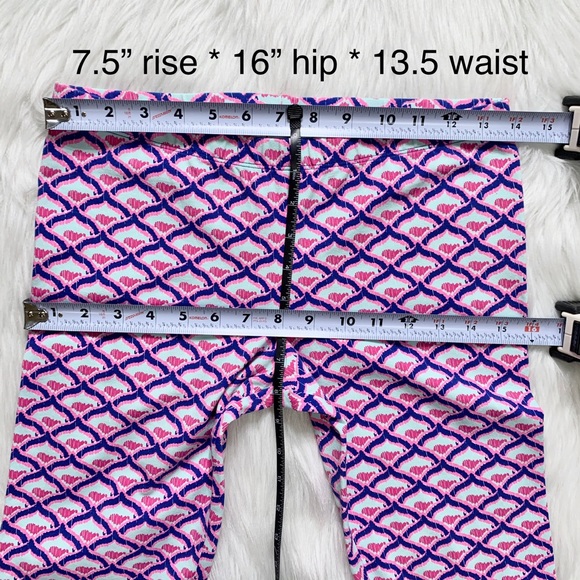 SOLD-NWT Vineyard Vines Whale Print Capri Leggings - Picture 5 of 6